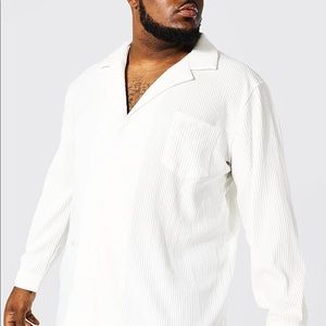 WHITE 
PLUS PLEATED LONG SLEEVE REVERE SHIRT